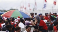 Ribuan orang terus mendatangi Stadion Pakansari, Sentul.