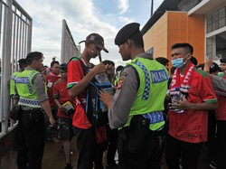 Tiba di Pakansari, Presiden Jokowi Disambut Suporter dengan Yel-yel