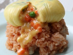 Nasi Goreng Gaya Jepang dengan Omelet Meleleh Bisa Dibuat dengan 5 Langkah Ini