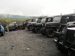 Keseruan dTraveler Saat Naik Jeep Keliling Lereng Merapi