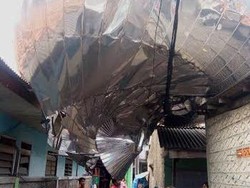 Hujan dan Angin Kencang, Kubah Masjid Ar Rahmah di Cipinang Muara Roboh