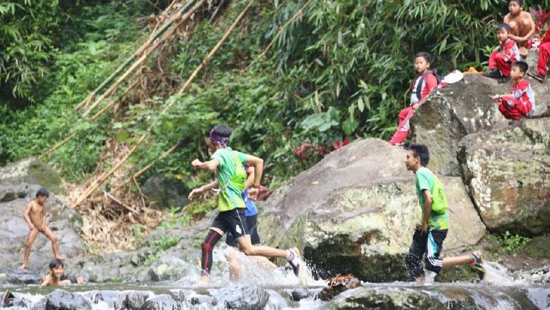 Peserta berlomba di ajang Banyuwangi Ijen Green Run 2016 (Ardian/detikTravel) Peserta berlomba di ajang Banyuwangi Ijen Green Run 2016 (Ardian/detikTravel)