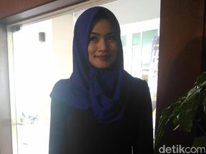 Sering Pakai Hijab untuk Pekerjaan, Titi Kamal Didukung Suami