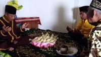 Prosesi Ritual Adat Telur Pertama Burung Maleo di Banggai
