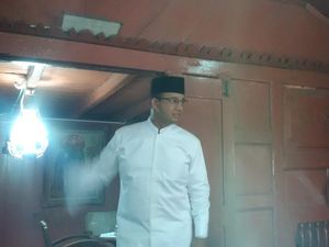 Blusukan ke Rumah Si Pitung, Anies Janji Transportasi Gratis ke Objek Wisata