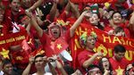 Kebersamaan Suporter Indonesia dan Vietnam
