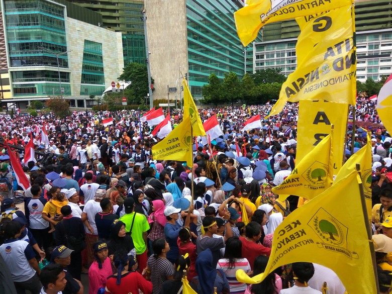 Atribut Partai Hiasi Parade Bhinneka Tunggal Ika di CFD