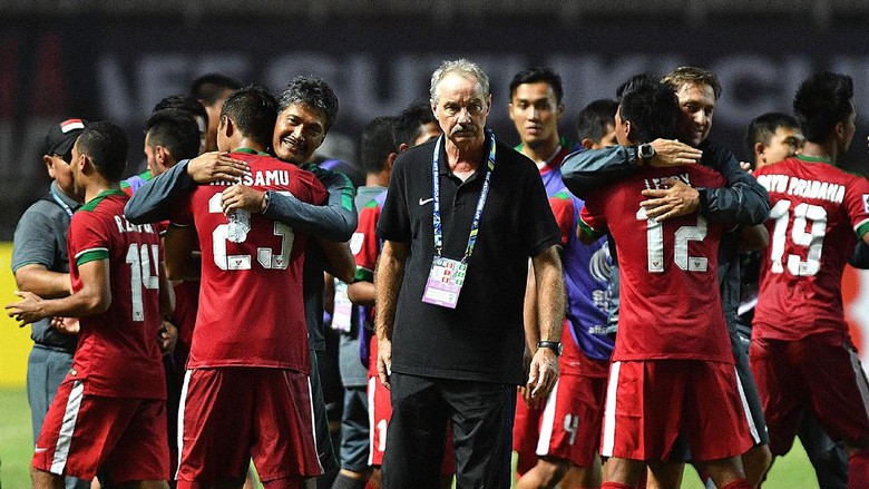 Misi Riedl Mencetak Sejarah Bersama Indonesia