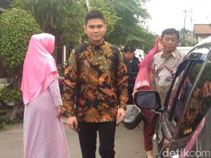 Vicky Kharisma Lamar Acha Septriasa dengan 8 Seserahan