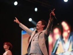 Maliq & DEssentials Hangatkan Malam Economic Jazz 2016