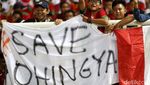 Kebersamaan Suporter Indonesia dan Vietnam