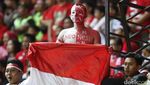 Kebersamaan Suporter Indonesia dan Vietnam