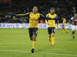 Alexis Sanchez Hat-trick, Arsenal Kandaskan West Ham 5-1