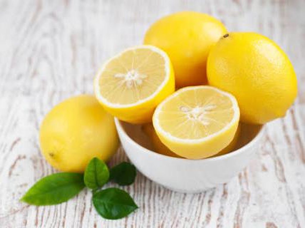 Ini Dia 7 Cara ​Alami ​​B​ersihkan Dapur dengan ​Jeruk ​Lemon!