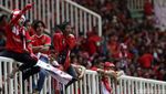 Kebersamaan Suporter Indonesia dan Vietnam
