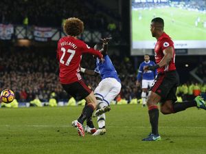 Semasa di Everton, Fellaini Dijauhkan dari Kotak Penalti Sendiri Semasa di Everton, Fellaini Dijauhkan dari Kotak Penalti Sendiri