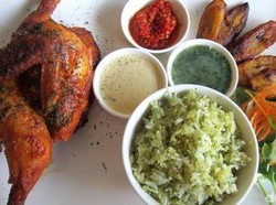 Mampir ke Dharmawangsa Square? Nikmati Iga Cabe Ijo, Swedish Meatball hingga Ayam Panggang Afrika