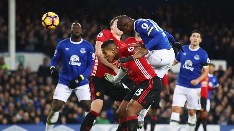 Penalti Baines Batalkan Kemenangan Manchester United