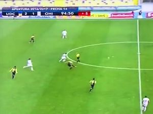 Pemain Ini Bikin Gol Keren dari Jarak 60 Meter... dengan Mata Terpejam Pemain Ini Bikin Gol Keren dari Jarak 60 Meter... dengan Mata Terpejam