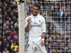 Pose Ronaldo Beda Sendiri di Sesi Foto Bareng Usai El Clasico