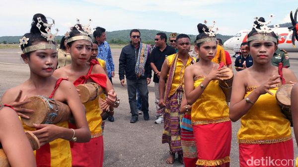 Menpora Resmikan SSB Bintang Timur
