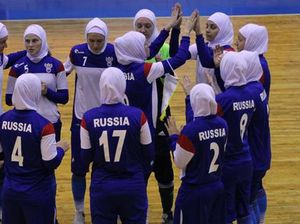 Ketika Para Gadis Rusia Berhijab Saat Main Futsal di Iran