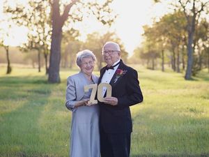 Setelah 70 Tahun, Pasangan Ini Buat Foto Pernikahan untuk Pertamakali