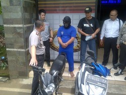 Polisi Tangkap Pencuri Motor Jamaah Saat Salat Subuh