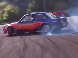 Gokil, Wanita Ini Ngedrift Pakai Sepatu Hak Tinggi