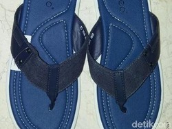 Sandal Warna Biru Ramai Dibahas, Jokowi: Bukan Mau Nyindir yang Biru-biru