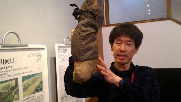 Uniknya Sepatu Kulit Salmon dari Jepang
