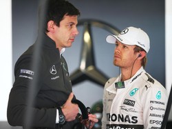 Kursi Lowong Mercedes Banjir Peminat, Wolff Mengaku Dihujani Telepon