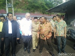 Pagi-pagi, 3 Menteri Jokowi Blusukan Pantau Harga ke Pasar Induk Cianjur