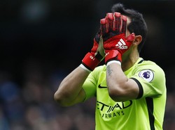 Claudio Bravo Takkan Bisa Bawa City Juara Liga Inggris atau Liga Champions