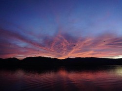 Menanti Senja di Pulau Kalong