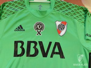 Jersey Hijau River Plate sebagai Penghormatan kepada Chapecoense