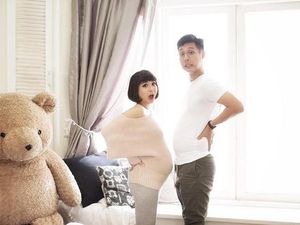 Bikin Gemas! Kecupan Mesra Putri Titian ke Junior Liem di Pantai