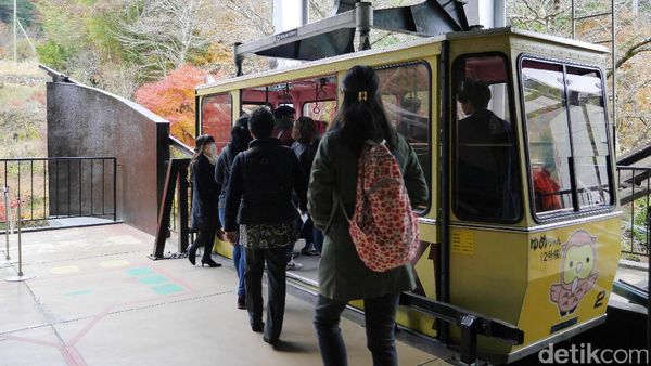 Sensasi Naik Kereta Gantung di Lembah Terindah Jepang