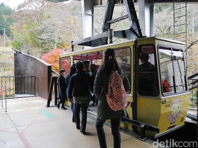 Sensasi Naik Kereta Gantung di Lembah Terindah Jepang