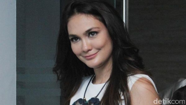 Luna Maya Pasang Tampang Jelek