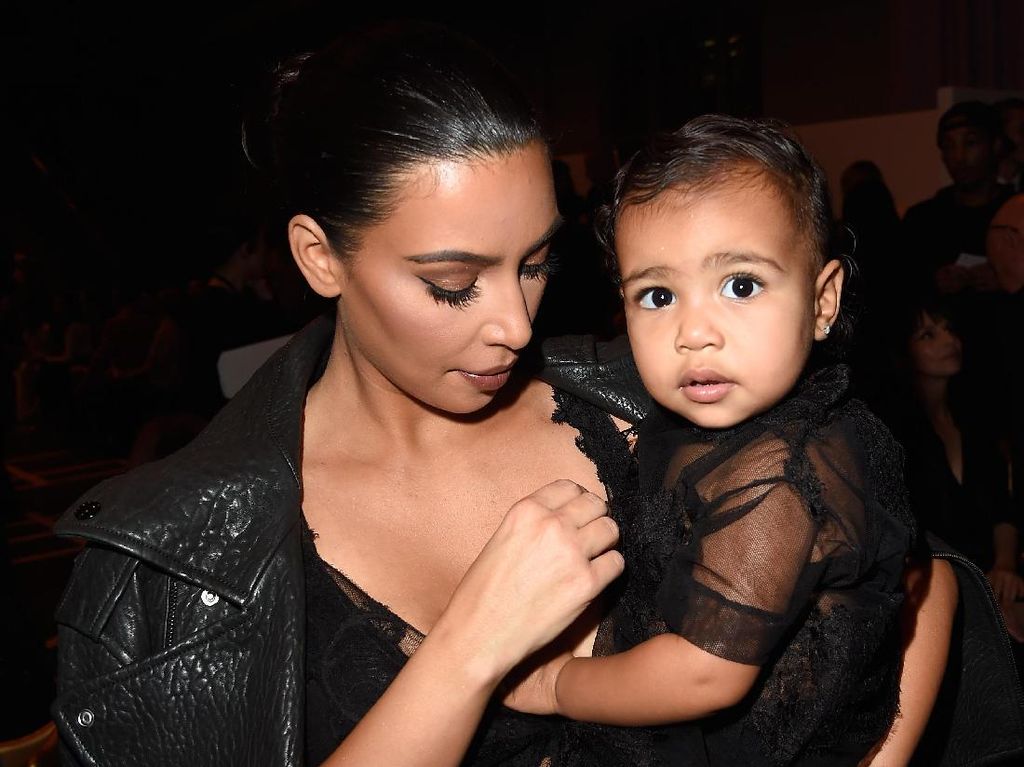 Selain Kim Kardashian, 7 Selebriti Ini Juga Sewa Rahim Demi Punya Anak