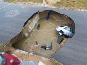 Lubang Menganga Tiba-tiba Muncul di Texas, Seorang Polwan Tewas
