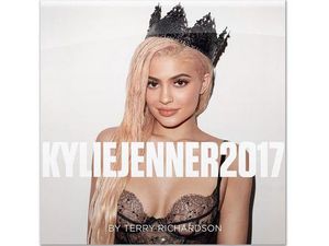 Selfie Pamungkas Kylie Jenner: Seksi di Kamar Mandi