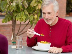 Alat Makan Pintar Ini Bisa Membantu Orang dengan Keterbatasan Gerak Fisik