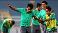 Suasana latihan tampak santai dan penuh keakraban.