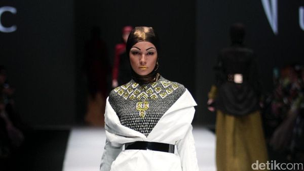 Foto: Koleksi Norma Hauri di Jakarta Fashion Week 2017