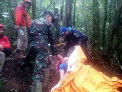 Jenazah Mahasiswa Binus yang Tersesat di Gunung Gede Dijemput Keluarga