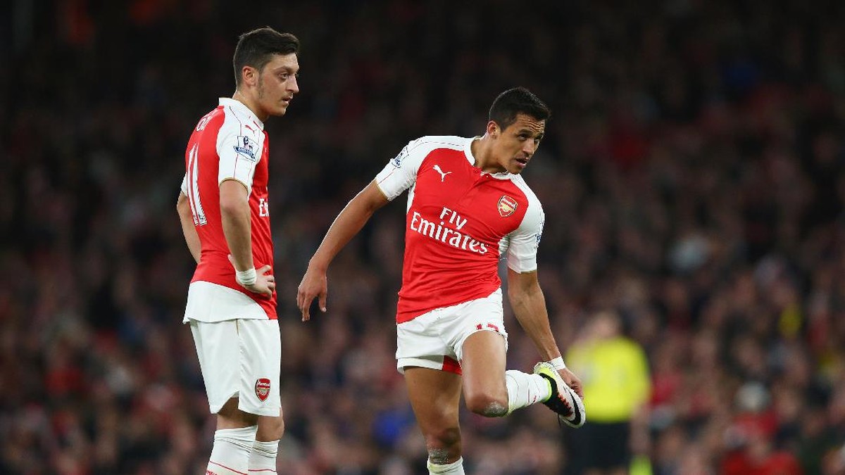 Mesut Oezil dan Alexis Sanchez (Foto: Paul Gilham/Getty Images)