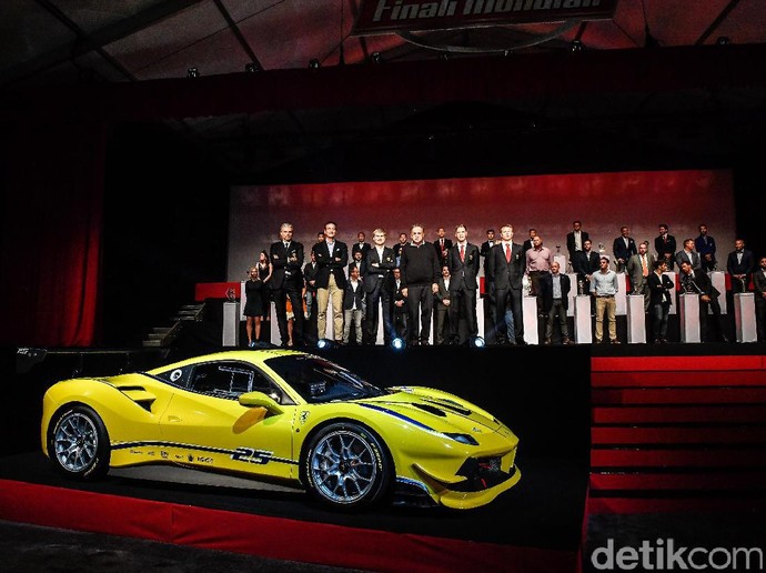 488 Challenge Mobil  Balap  Terbaru dari Ferrari 