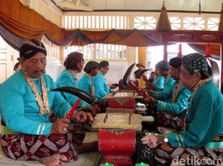 Menikmati Gamelan Sekaten Keraton Yogyakarta Sambil Makan Nasi Gurih